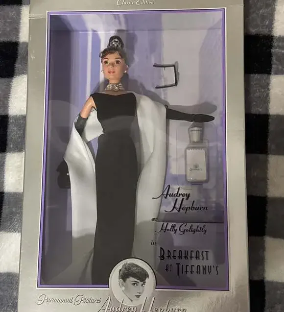 1998 Audrey Hepburn Barbie Doll Breakfast At Tiffany's Classic Edition - Picture 3 of 3